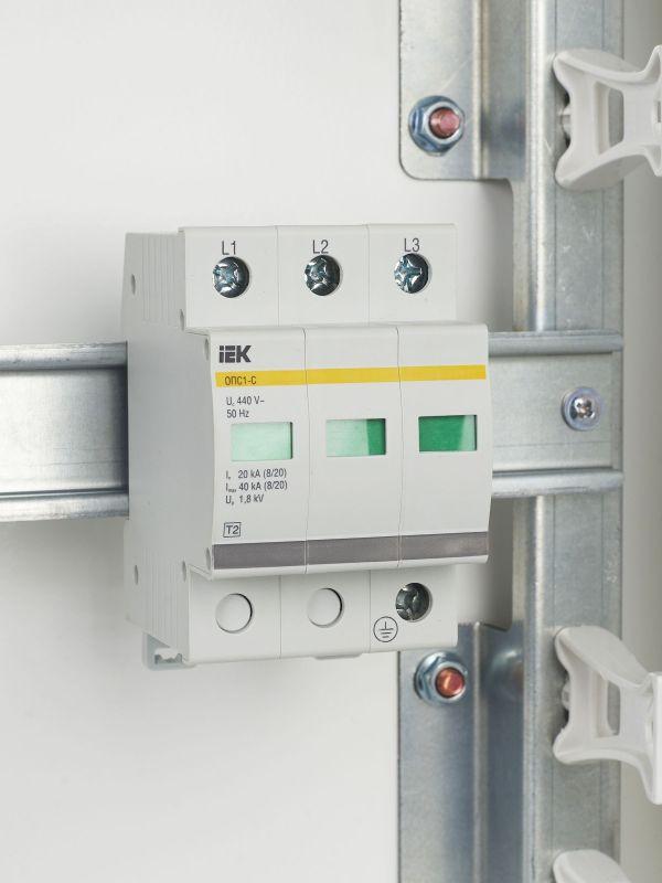 Ограничитель перенапряжения ОПС1-C 3P KARAT IEK MOP20-3-C